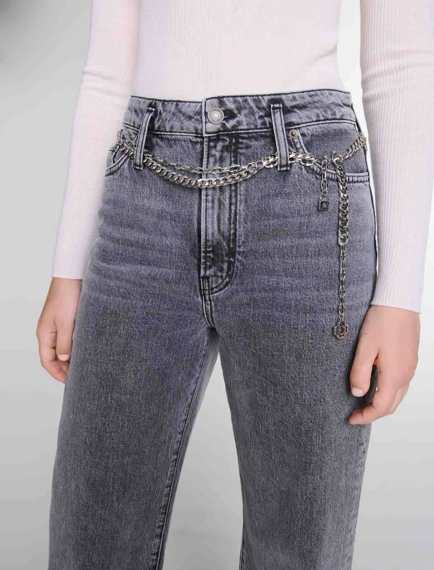 Wide-leg jeans with chain-link belt